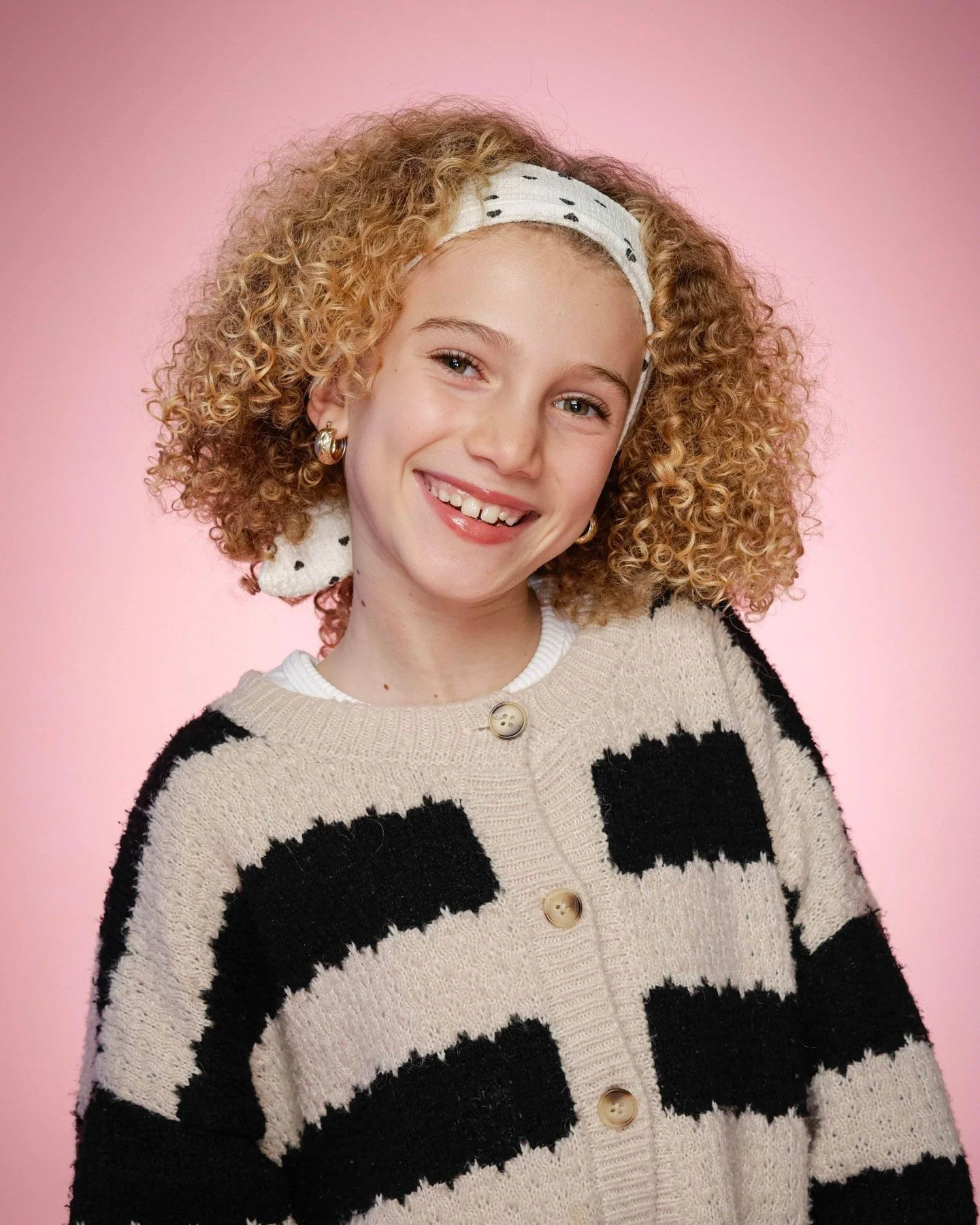 Big smiles for the weekend!! #SchoolPhotos #PinkVibes