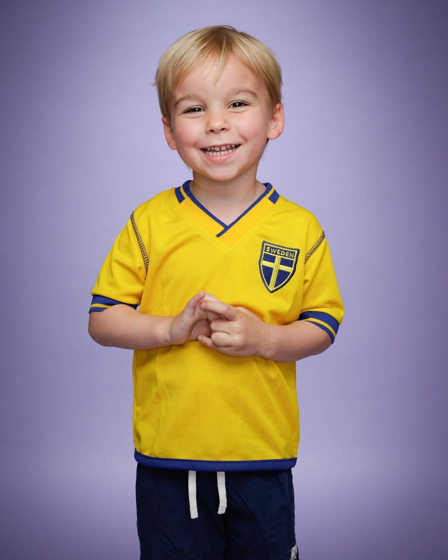 Tiny jersey - HUGE energy! Is it game day or picture day?! 💛 

#SchoolPictureDay #SchoolPhotos
