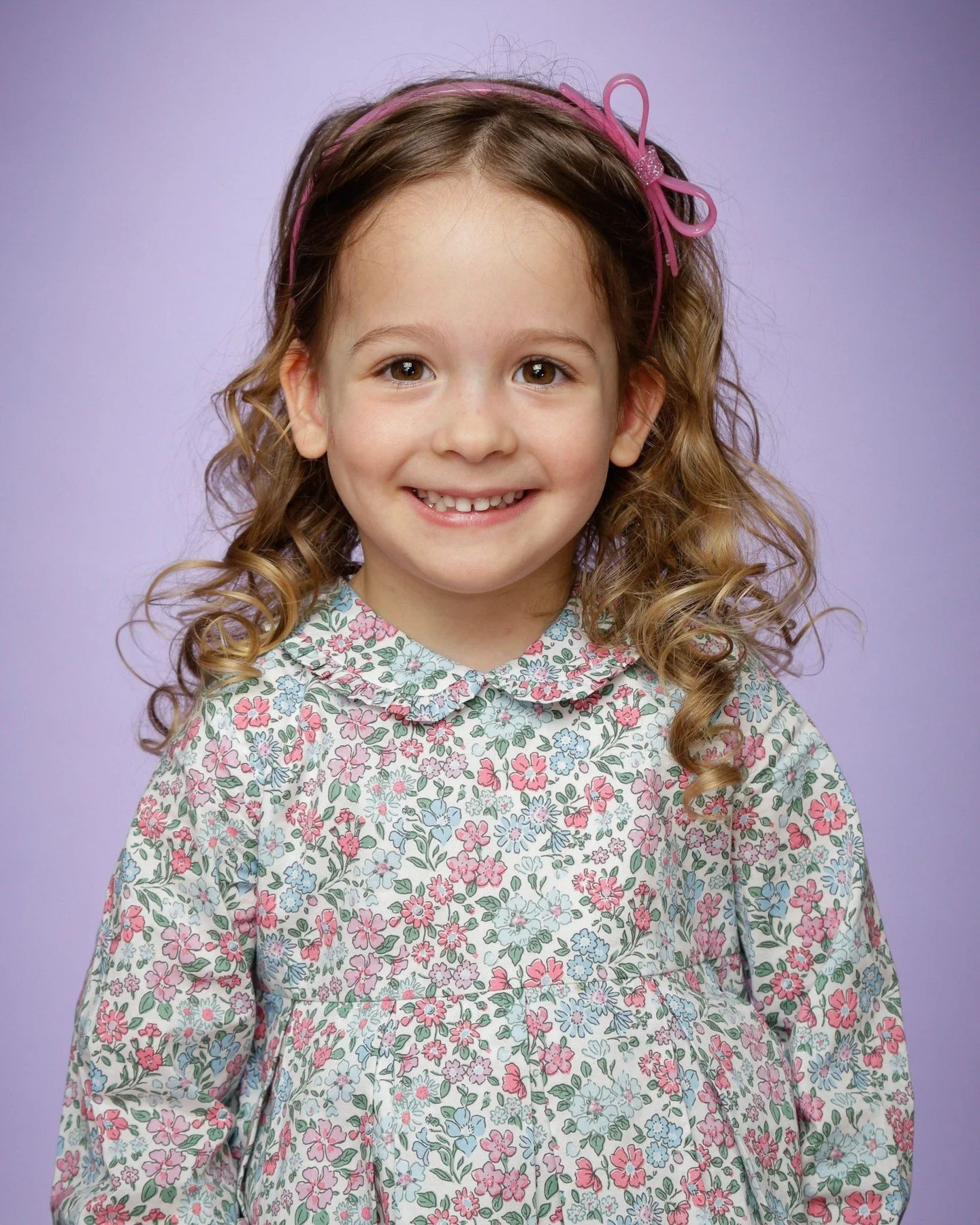 Does it get cuter than this!? We're manifesting spring flowers and warmth with these floral vibes! 🌷🌾

#SchoolPictures #SchoolPictureDay