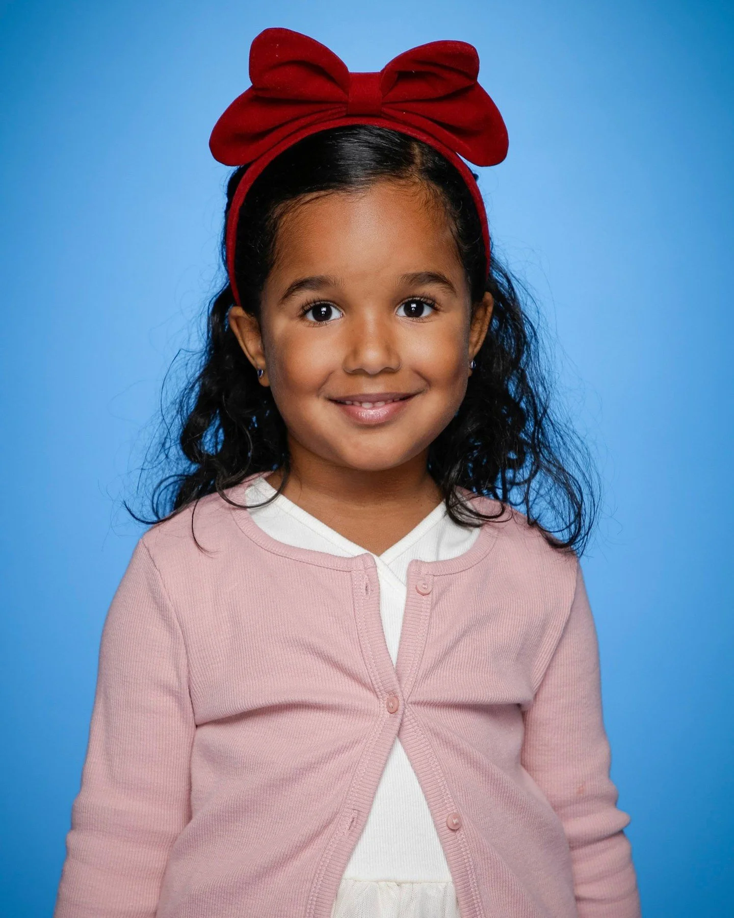 Take a bow&hellip; because this look deserves applause 👏🎀✨ 

#SchoolPictureDay #SchoolPhotos