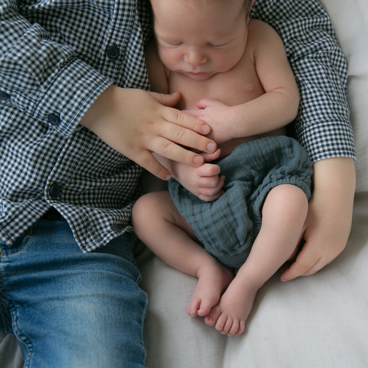 Bright_Photography_Newborn_Home_Session_Siblings-4.jpg