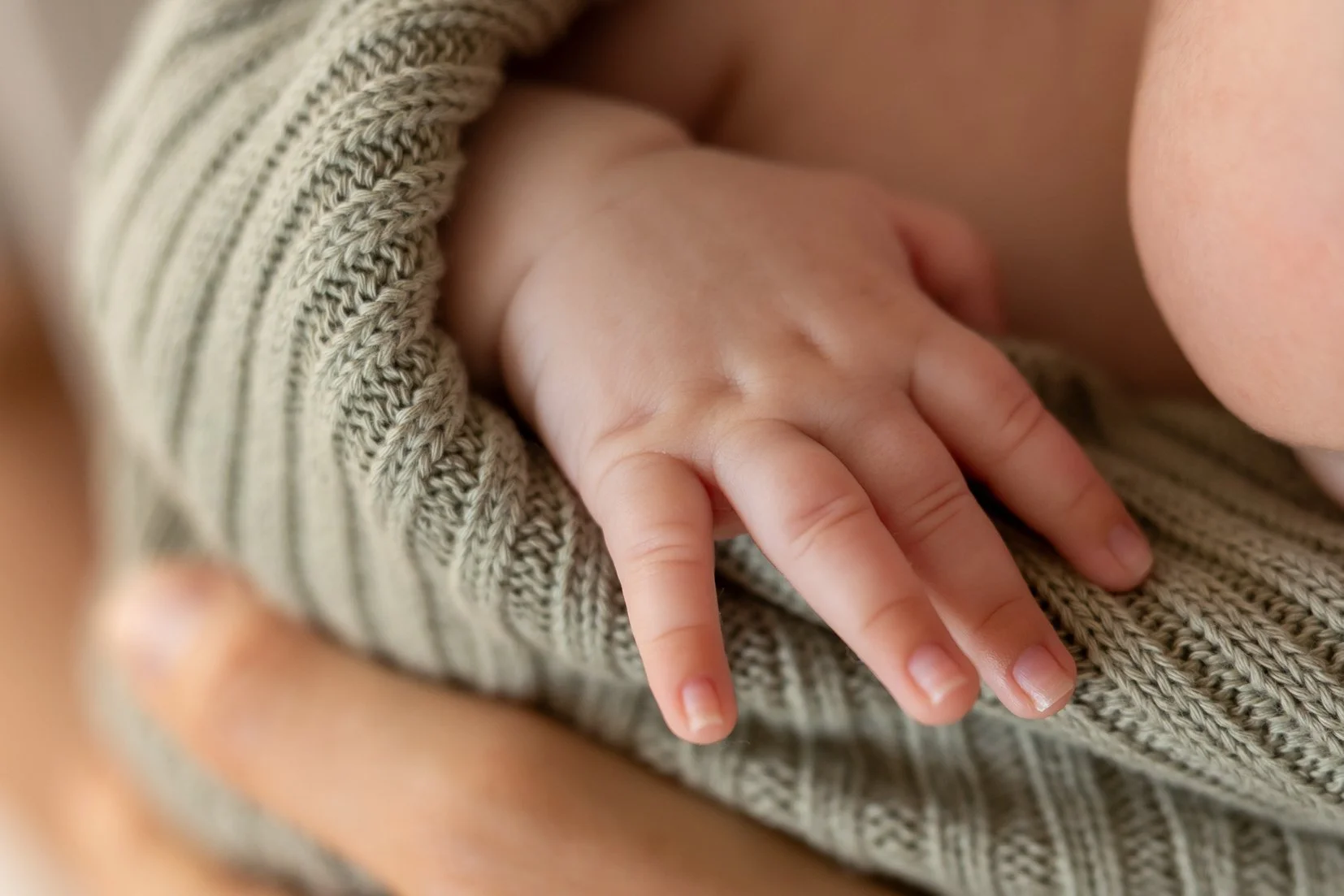 260823_Bright_Photography_Newborn_Lifestyle_Photography_Session-5.jpg