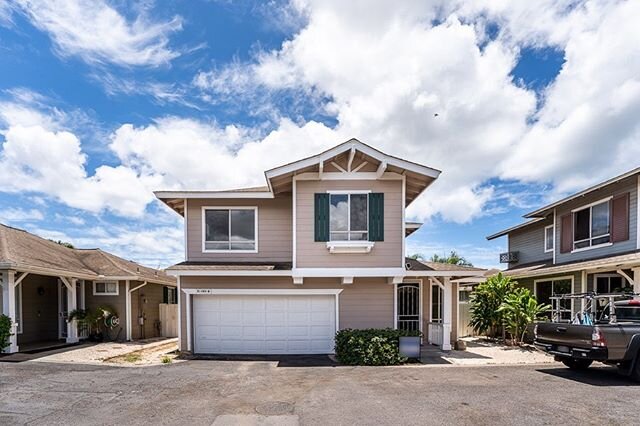 4 bedroom 2.5 bath, 2 story single family home in Kekuilani Palms, Kapolei.
Please contact 808-221-3878 Billy Chou for more details!