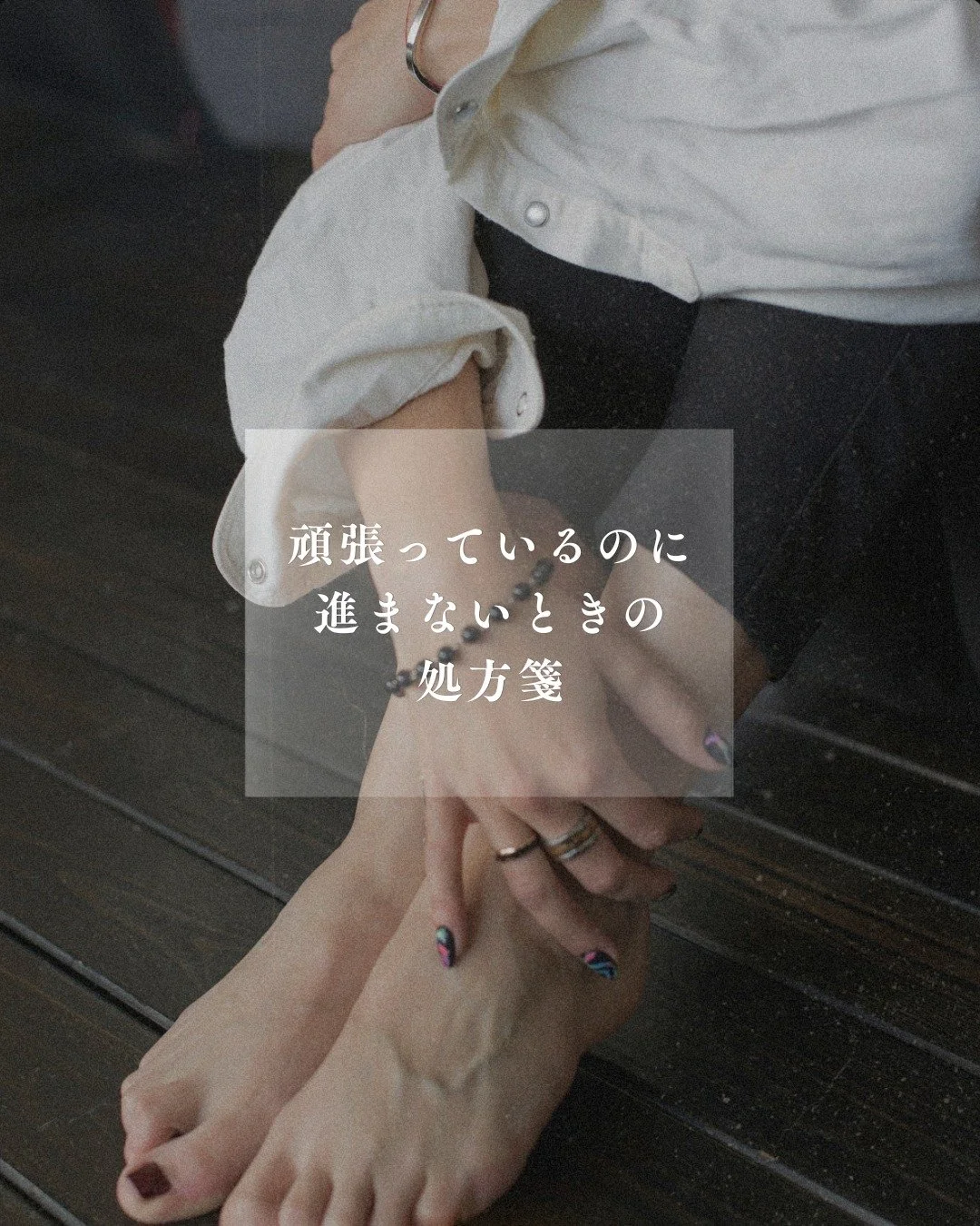 なんでブランドは、
止まってしまうんだろう。

想いはある
発信もしている
デザインも整えてる

でも、なぜかしっくりこない
届いている感じがしない

なぜ？

それはっきっと、
ブランドの要素が
ひとつにつながっていないからです。

「Branding」「Marketing」「Creative」の
３つが分断されたまま進んでいるから。

この３つは、どれが欠けても
ブランドが成り立たない、
とても大事な要素ですが、

ひとつの一貫した軸＝ブランドコンセプト
を通して繋がることで
はじめて意味を