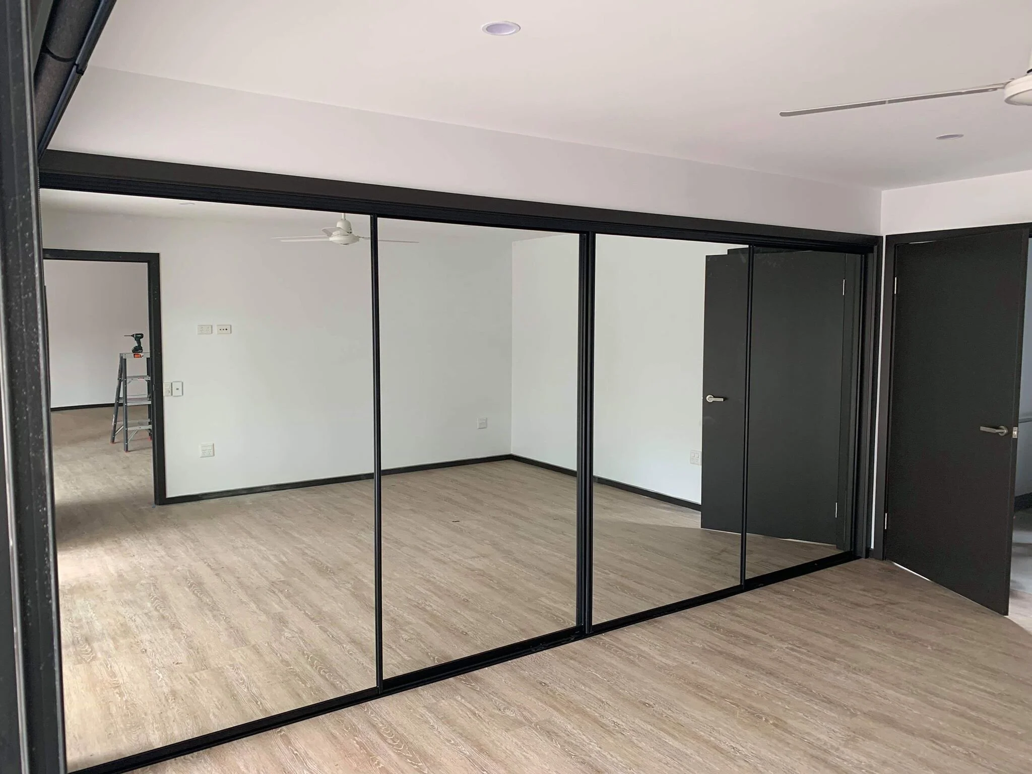 Pacific-Wardrobes-Glass-Web-Gallery-7.jpg