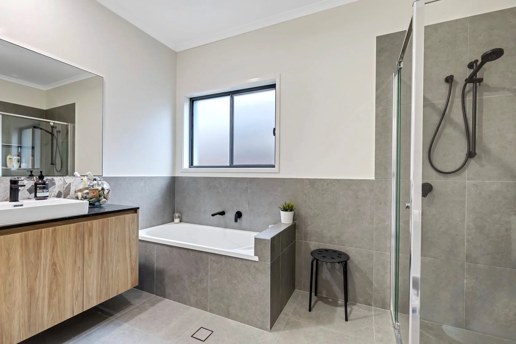 Pacific-Wardrobes-Glass-Web-Gallery-6.jpg