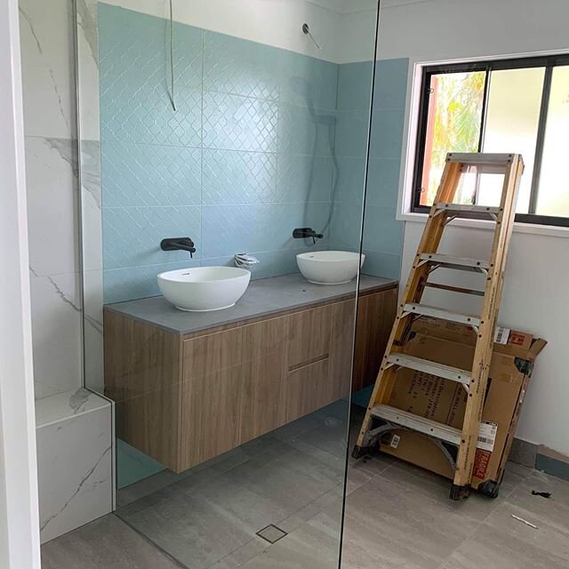 Huge 10mm panel cut around the seat in the shower at Noosa Heads