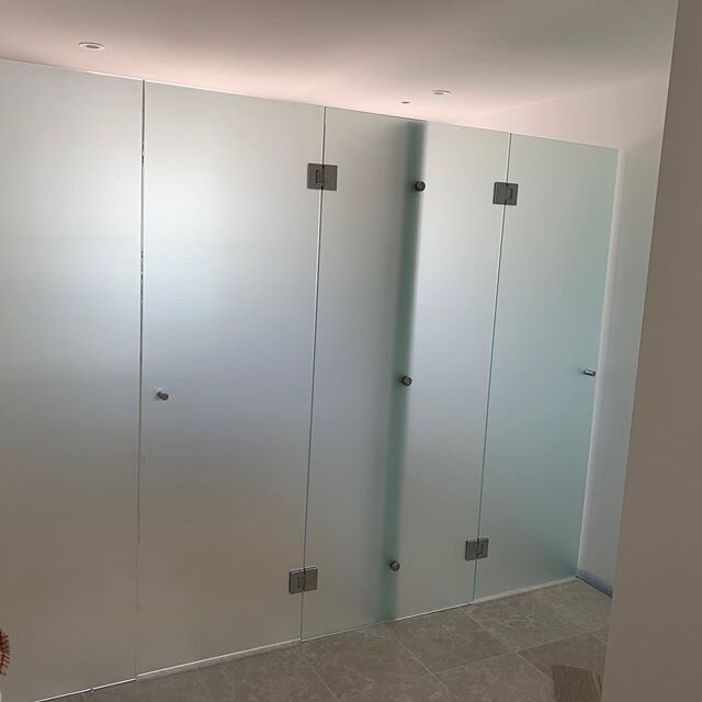 10mm Acid etched shower installed at Peregian Beach