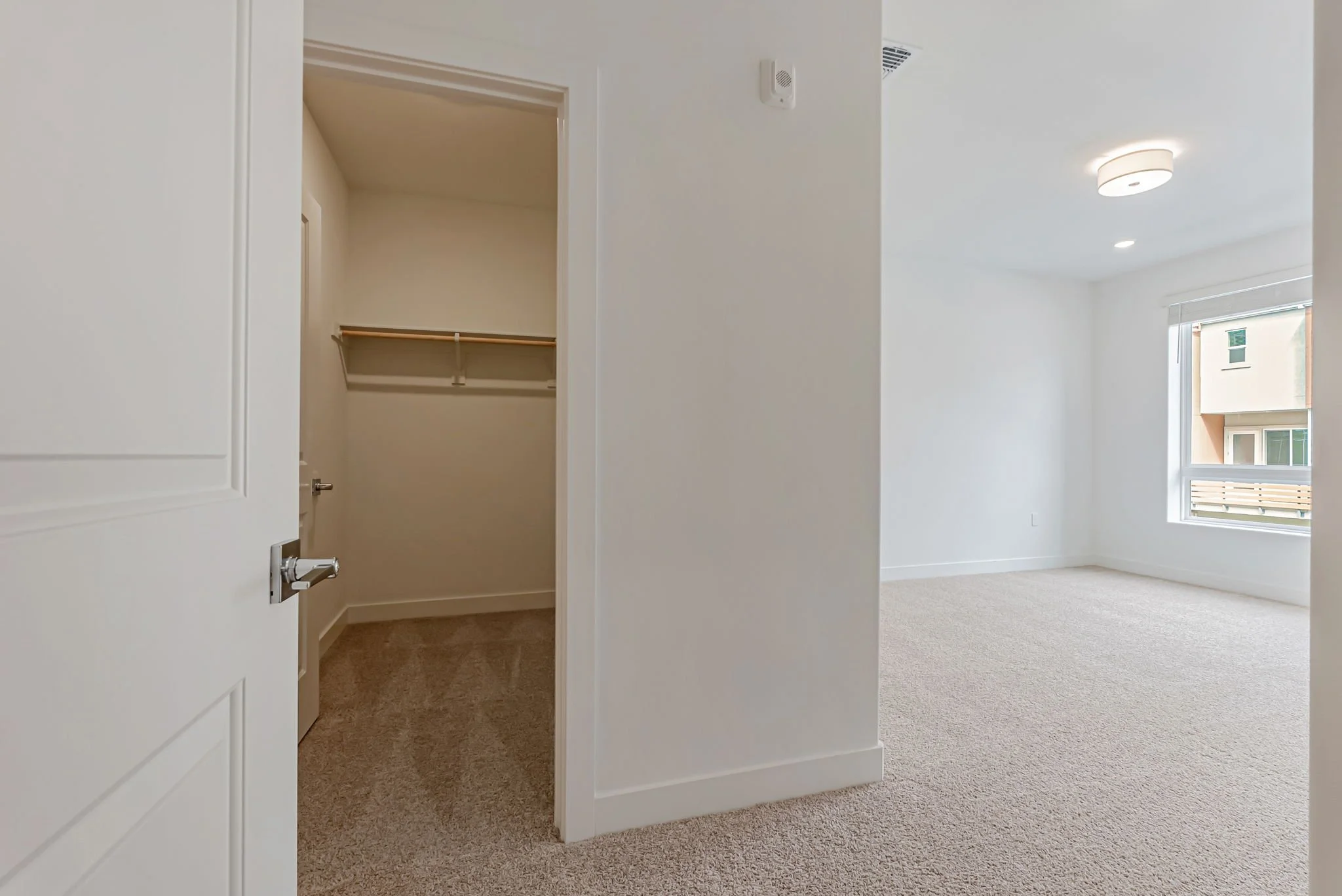 22-web-or-mls-29212-mission-blvd-211.jpg