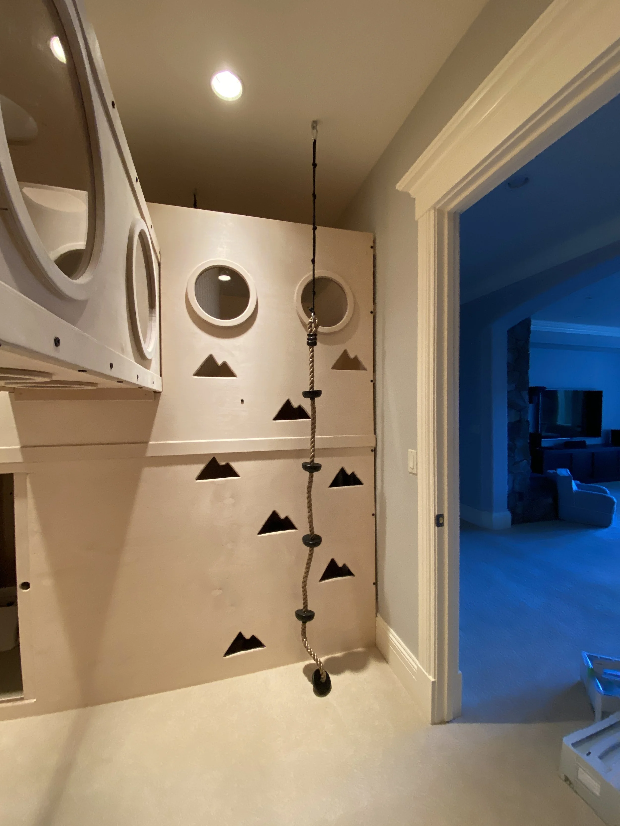 Climbing Room with Tunnel