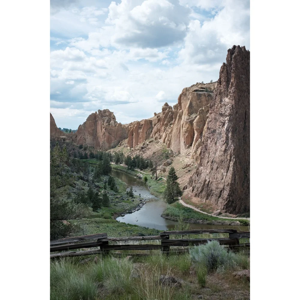 River Trail and Crooked River in Smith Rock State Park