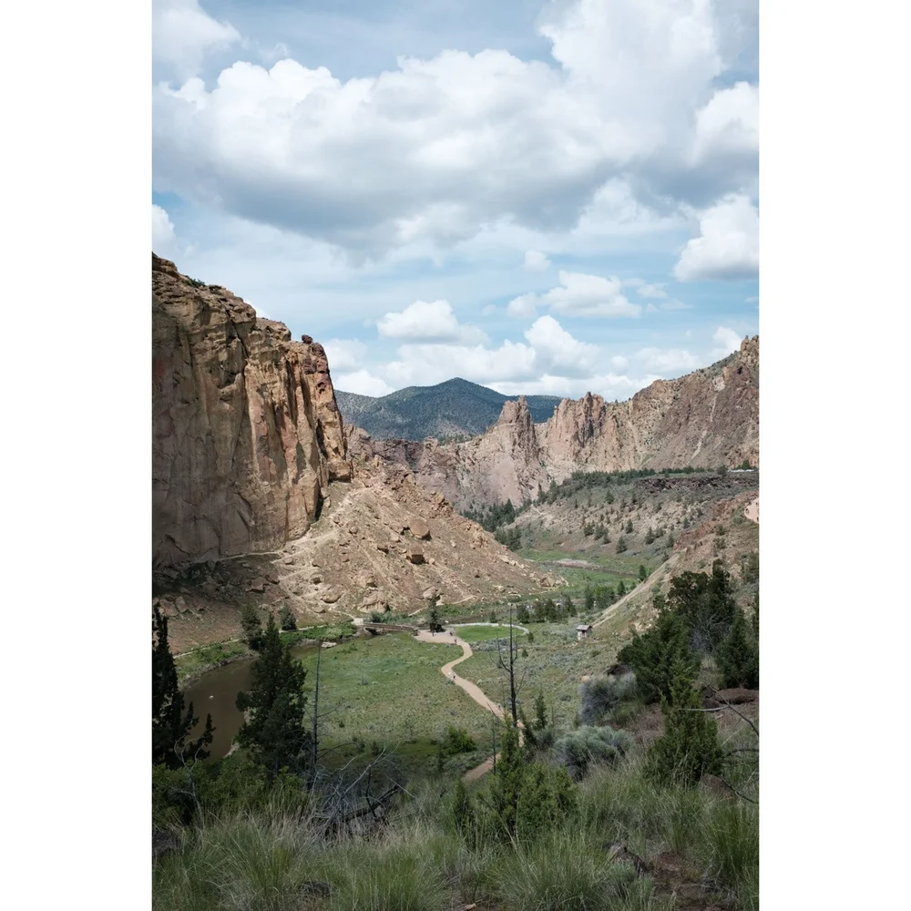 Start of Misery Ridge Trail and the Chute in Smith Rock State Park