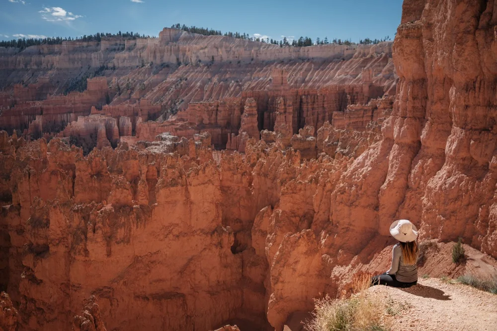 Enjoying the walls of hoodoos on Navaho Loop Trail in Bryce Canyon