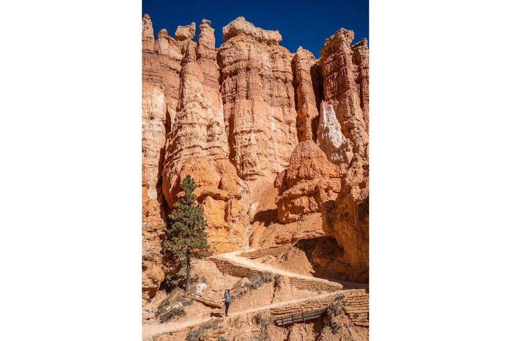 Zigzagging our way up along a giant wall of hoodoos to Sunrise Point in Bryce Canyon