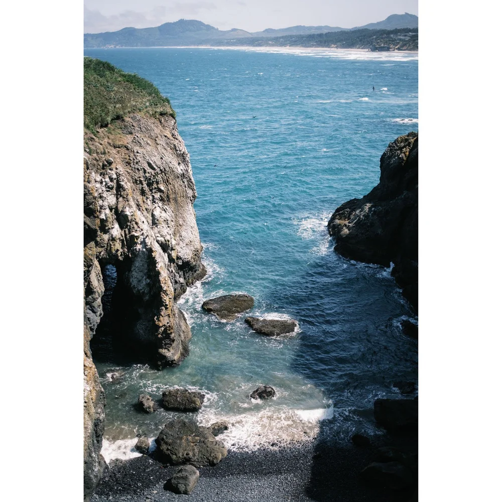 Oregon Yaquina Head Lighthouse coast cliffs pebble beach