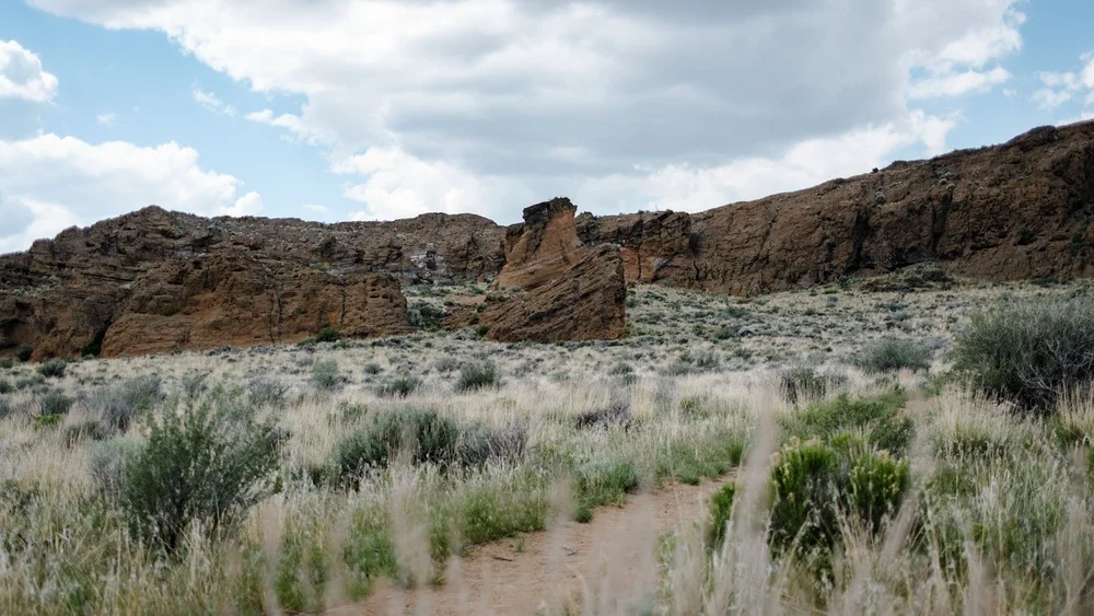 Fort Rock, Oregon, walking deeper inside getting closer to the rock formations