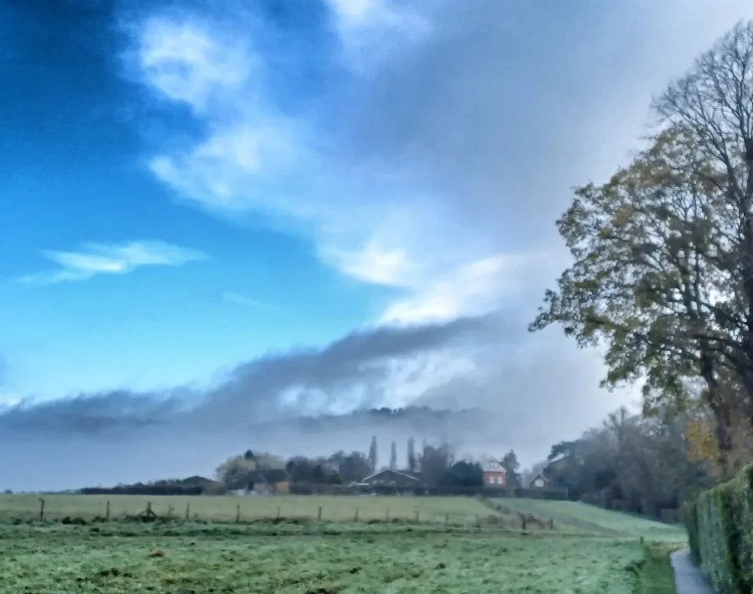 Fast march up to the village post office.  Fog just lifting from over Box Hill. 😍
#Betchworth #surrey #boxhill