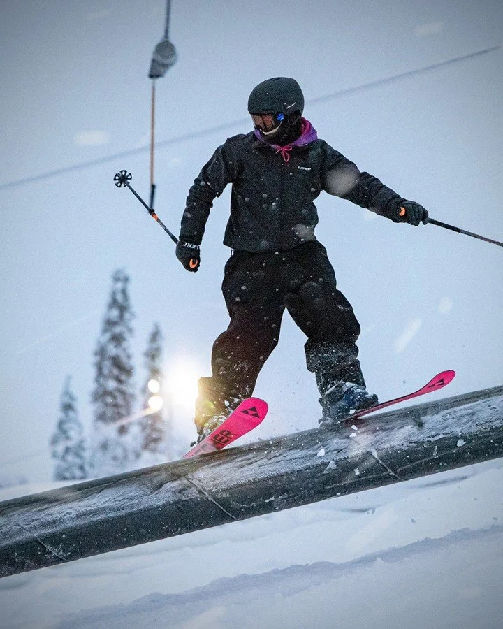 Upp och hoppa till sista dagen av Dunderh&auml;ng med @kimboberg i parken! ⛷️❄️🏂

Rail session och give aways i parken kl 12.00

Liftarna &ouml;ppna 10.00-16.00 😃