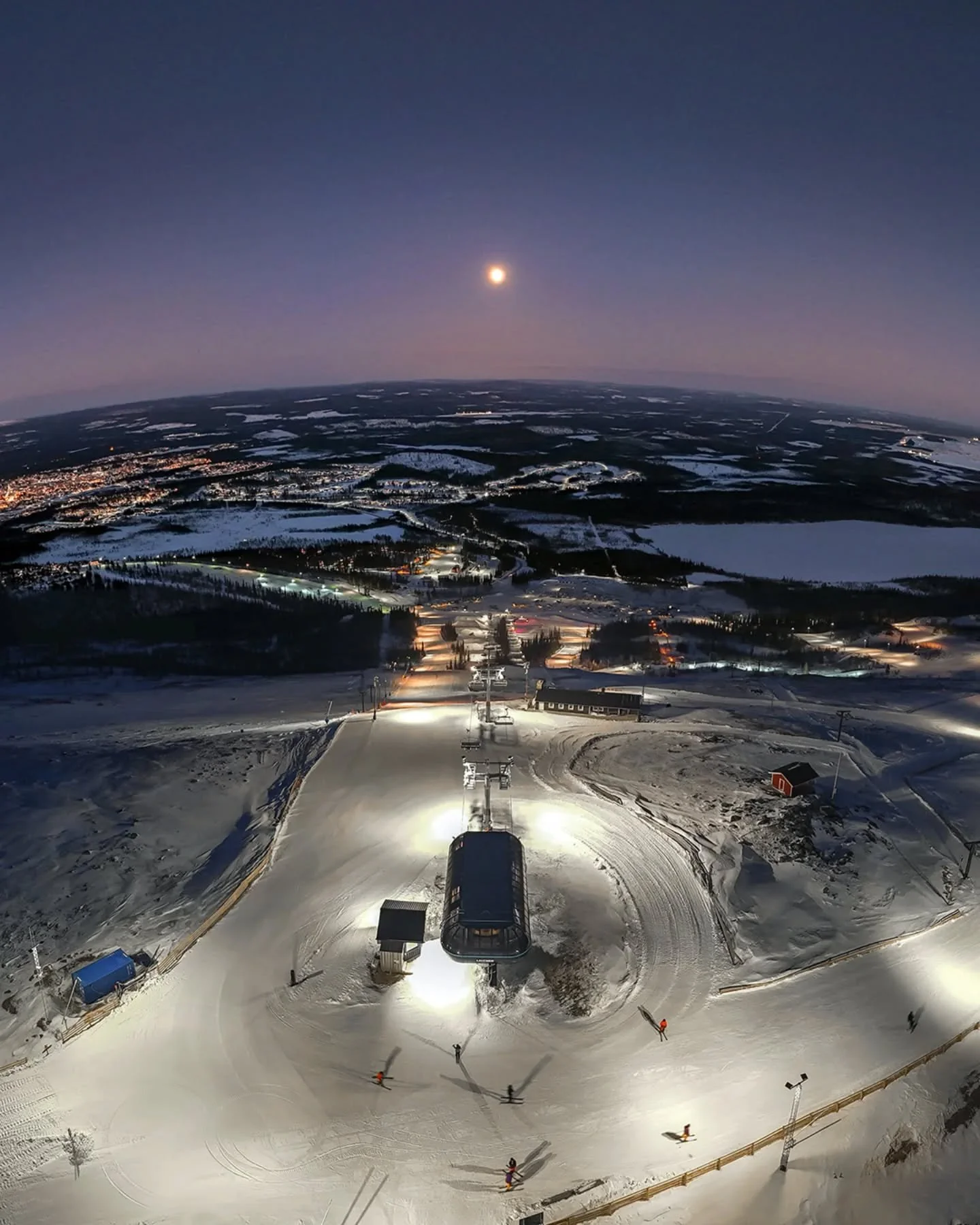 Tack f&ouml;r ett h&auml;rligt sportlov! 🌞❄️ 

Nu g&aring;r vi &ouml;ver till ordinarie &ouml;ppettider med kv&auml;lls&ouml;ppet onsdag-fredag 17.00-20.00 och dagtid l&ouml;rdag &amp; s&ouml;ndag 10.00-16.00 😃

Vi ses ikv&auml;ll! ⛷️✨️🏂