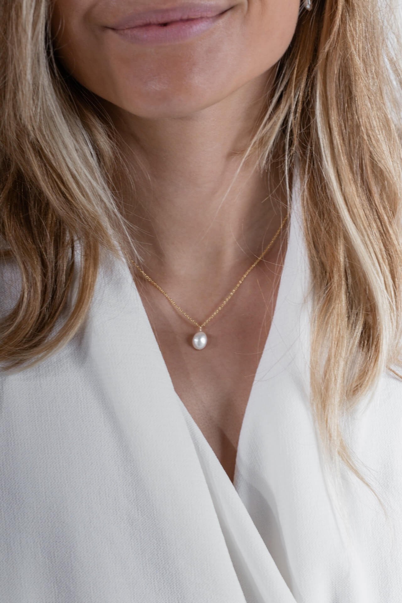 2510-Pearl-Gold-Necklace-1-OneAndEight-3.jpeg