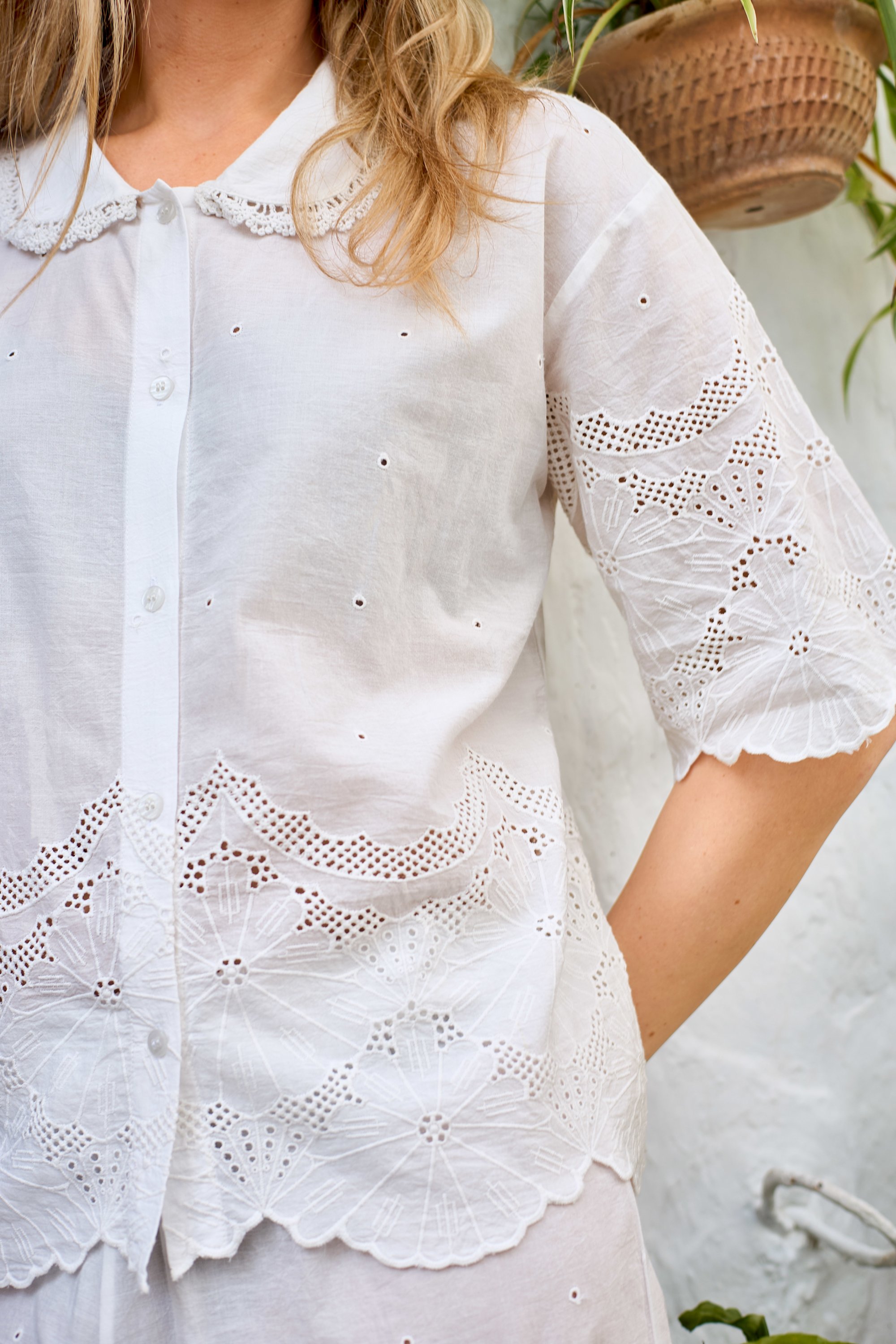 BCAGNETA lace blouse Off White 3.jpg