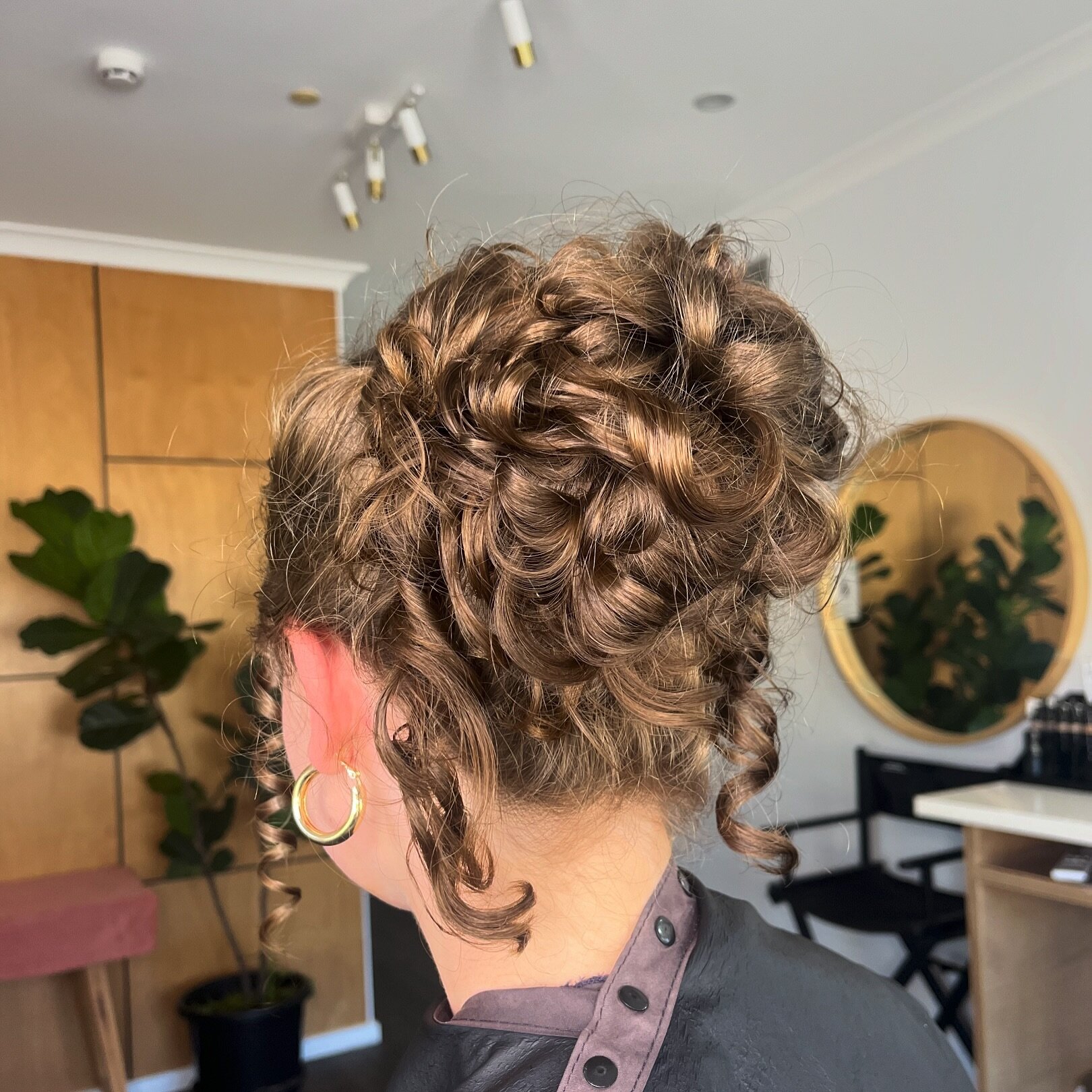 One of many hair-ups for our school ball girls🩷

Thank you to all our school ball girl for trusting us with your hair and makeup over the last few weeks. We had so much fun being part of your special day. 🩷🩷🩷

#hairup #hairupdo #schoolballhair #g
