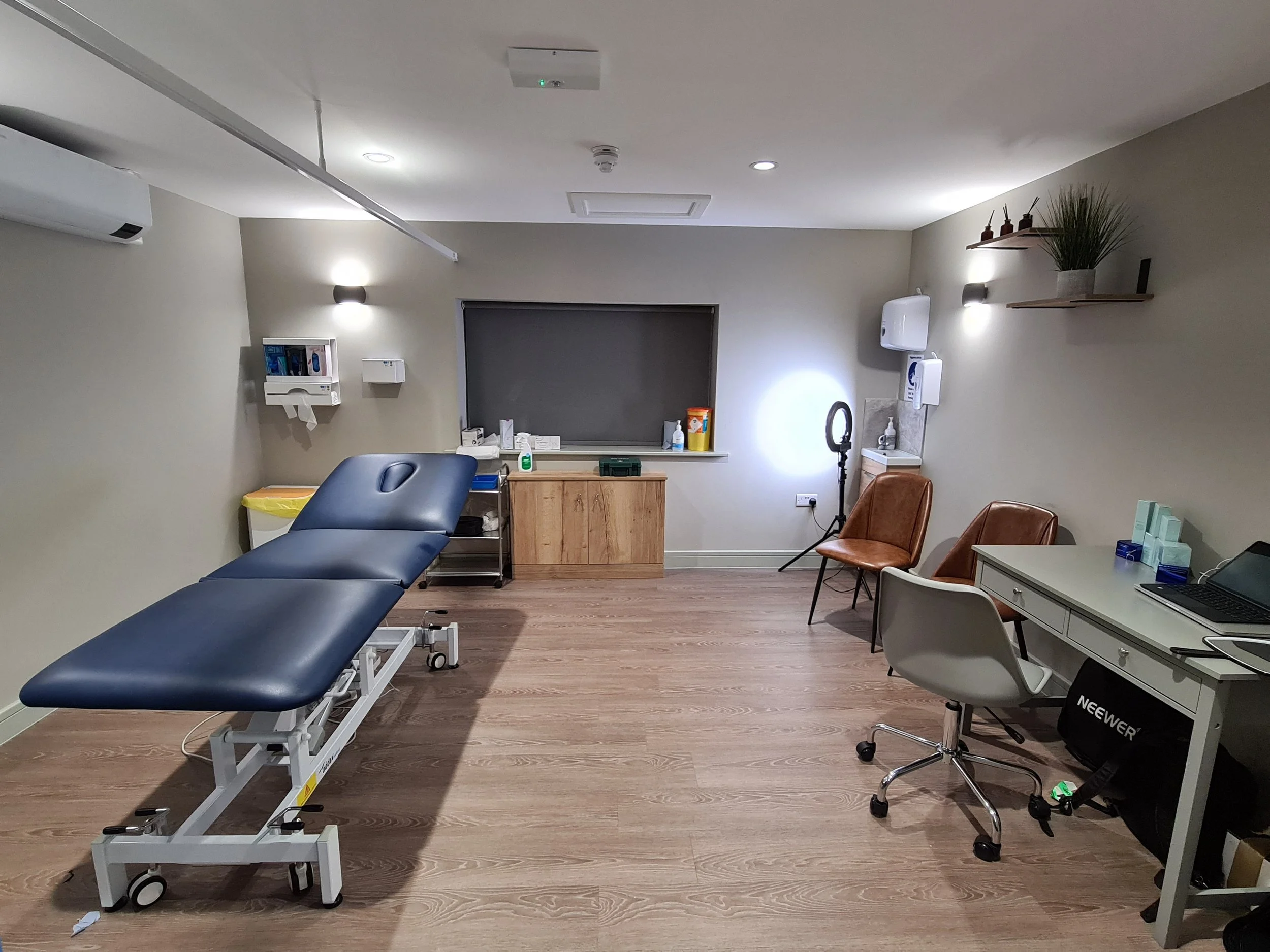 High-res_Clinic_with_bed_Skinphinity_Aesthetics_Tarporley_Cheshire.jpg