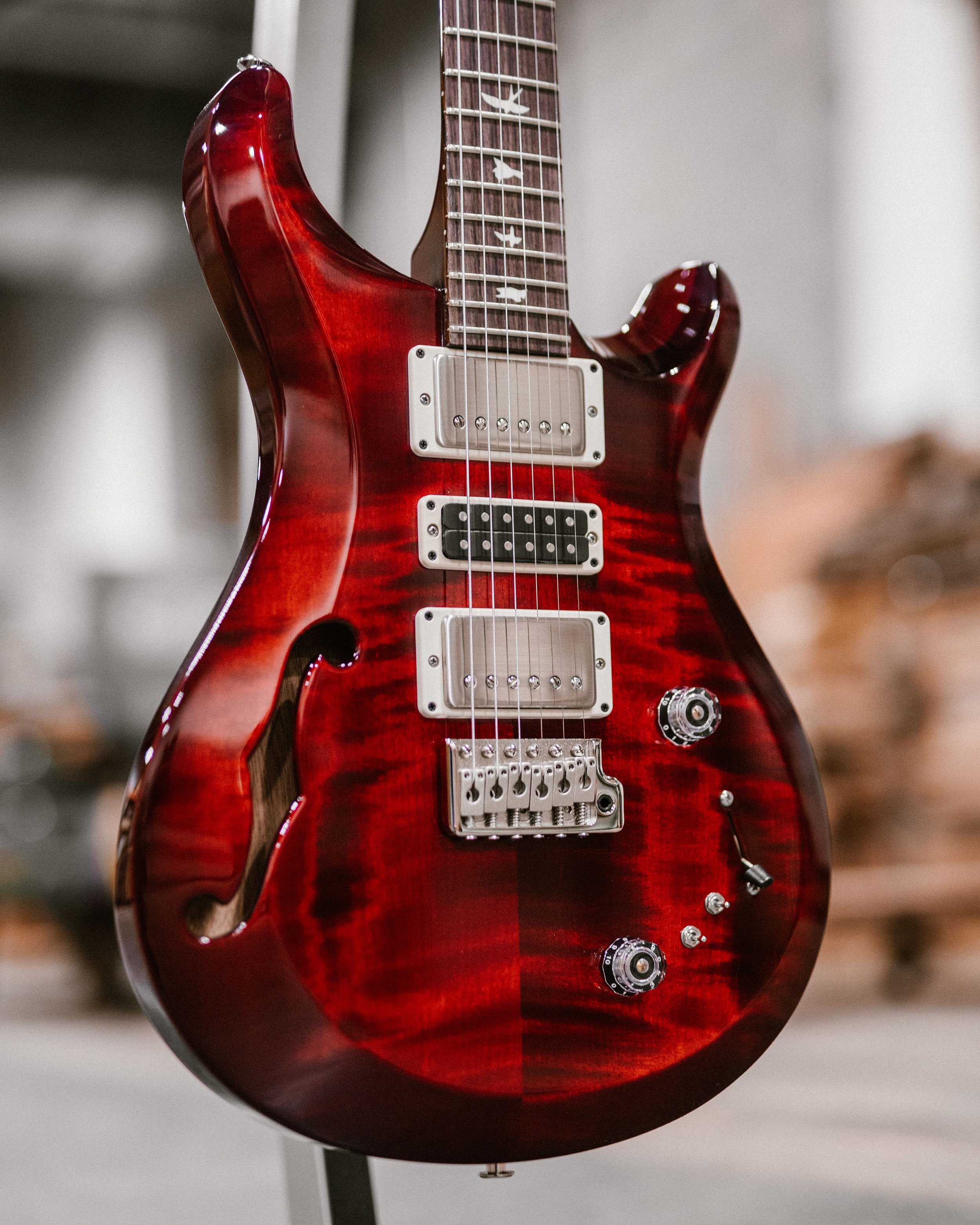 Bitte auf das Bild klicken um weitere Informationen zu erhalten S2 Special Semi Hollow Fire Red Burst inklusive PRS Premium Gig Bag unverbindliche Preisempfehlung: 3.399,—€