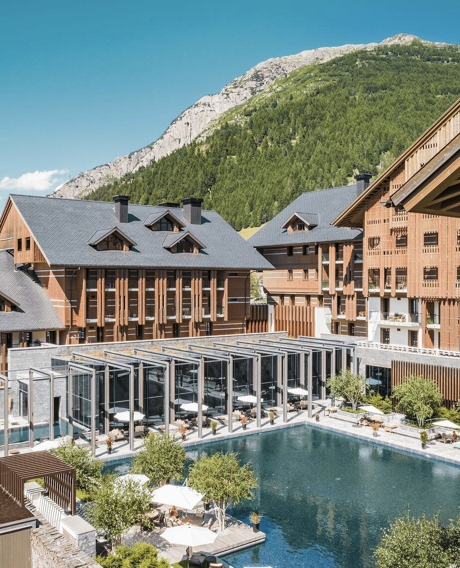 Alpine-chic @thechediandermatt 🏔️⁠
⁠
Nestled in the breathtaking beauty of the Swiss Alps, The Chedi Andermatt redefines luxury with a fusion of alpine chic and Asian Zen. From glossy wood to over 200 fireplaces, every detail invites warmth. Perched