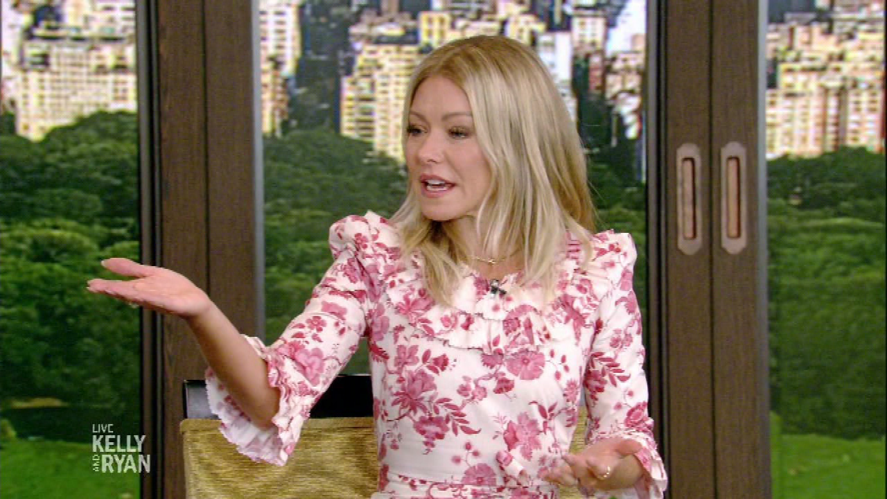 Live with Kelly and Ryan S05E22 2020-10-06-0900 (10).png