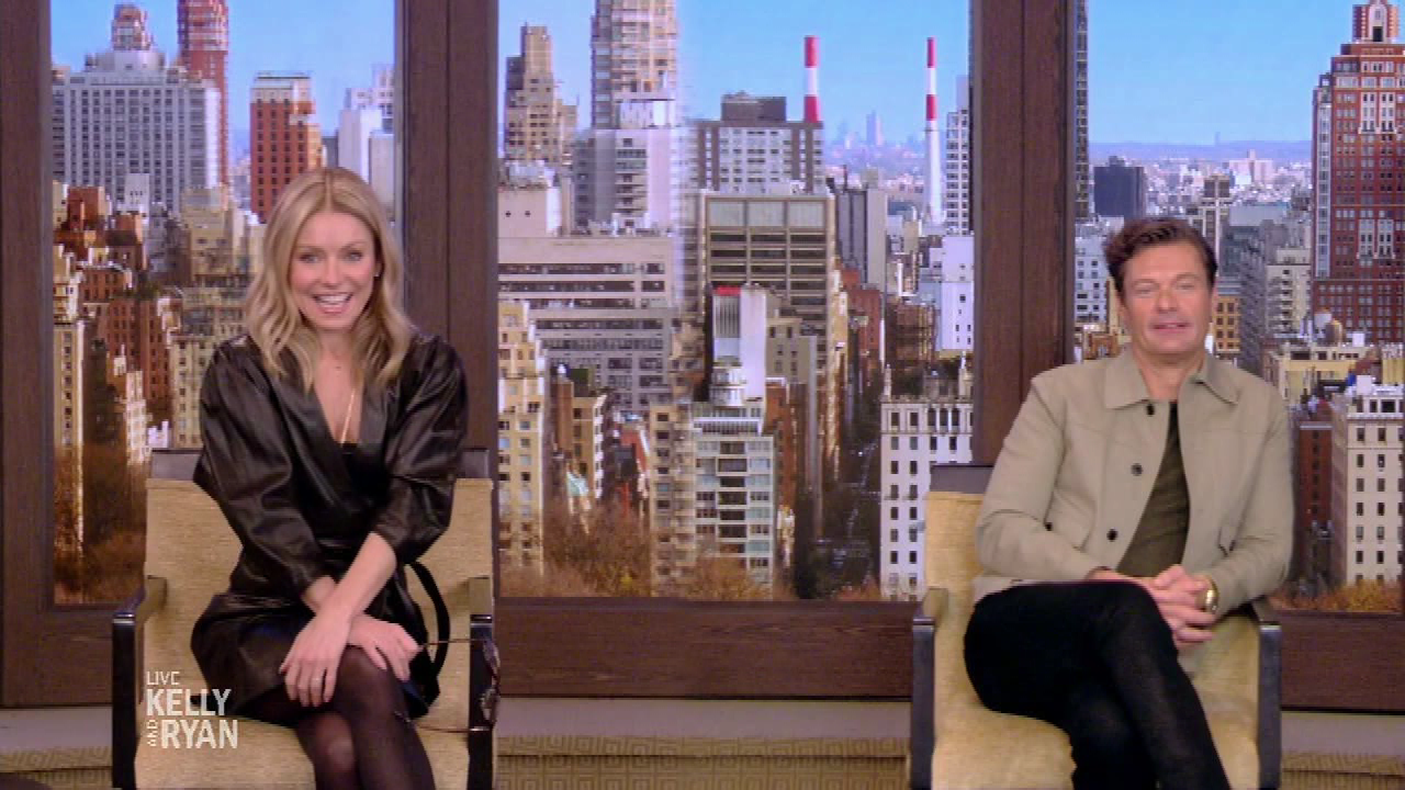 Live with Kelly and Ryan S05E125 Lives Cooking School Gadget Edition 2021-03-04-0900 (15).png
