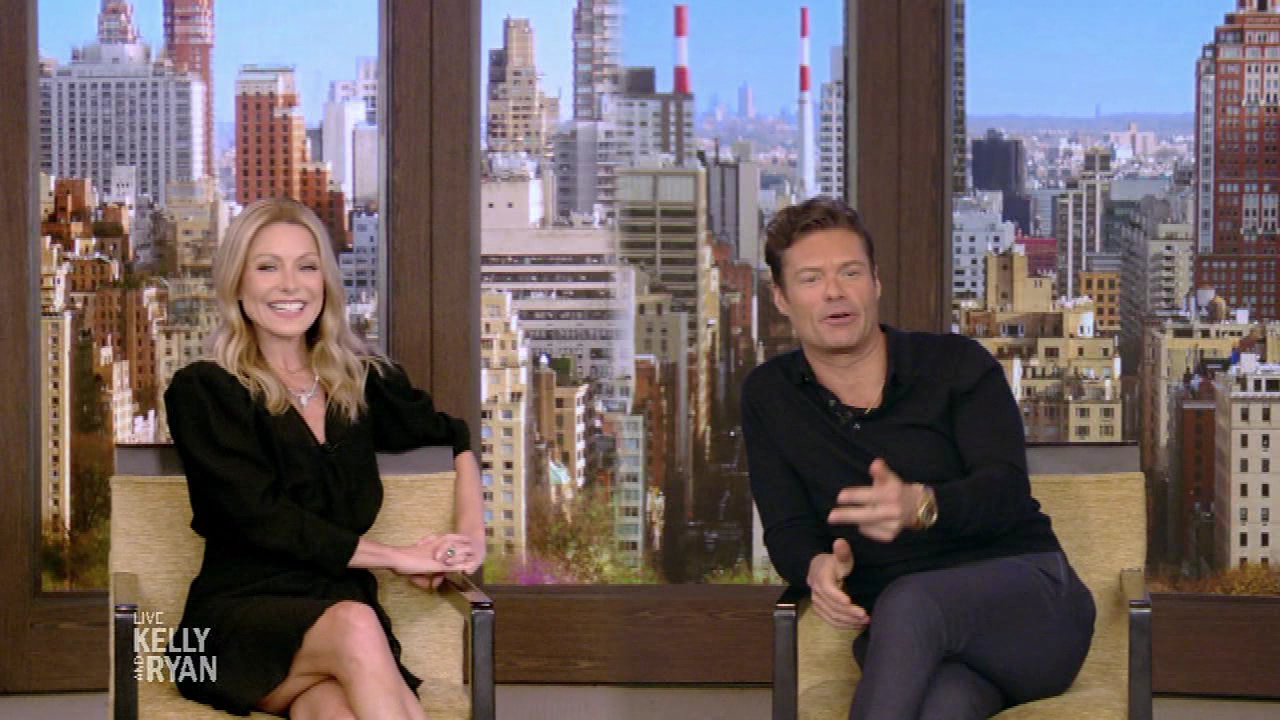 Live with Kelly and Ryan S05E155 Spring Has Sprung Week 2021-04-15-0900 (18).png