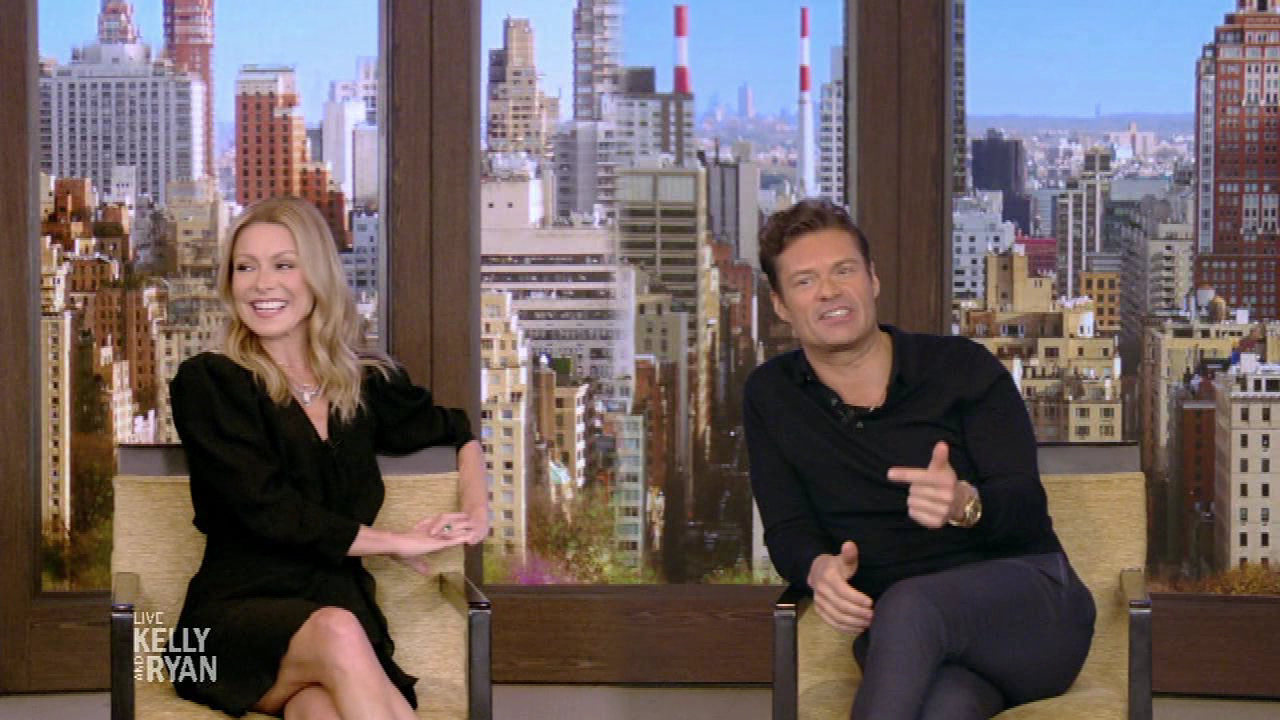 Live with Kelly and Ryan S05E155 Spring Has Sprung Week 2021-04-15-0900 (17).png