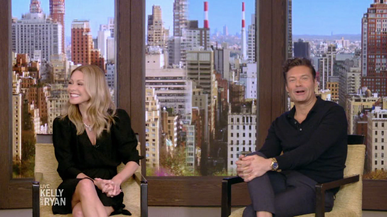 Live with Kelly and Ryan S05E155 Spring Has Sprung Week 2021-04-15-0900 (12).png