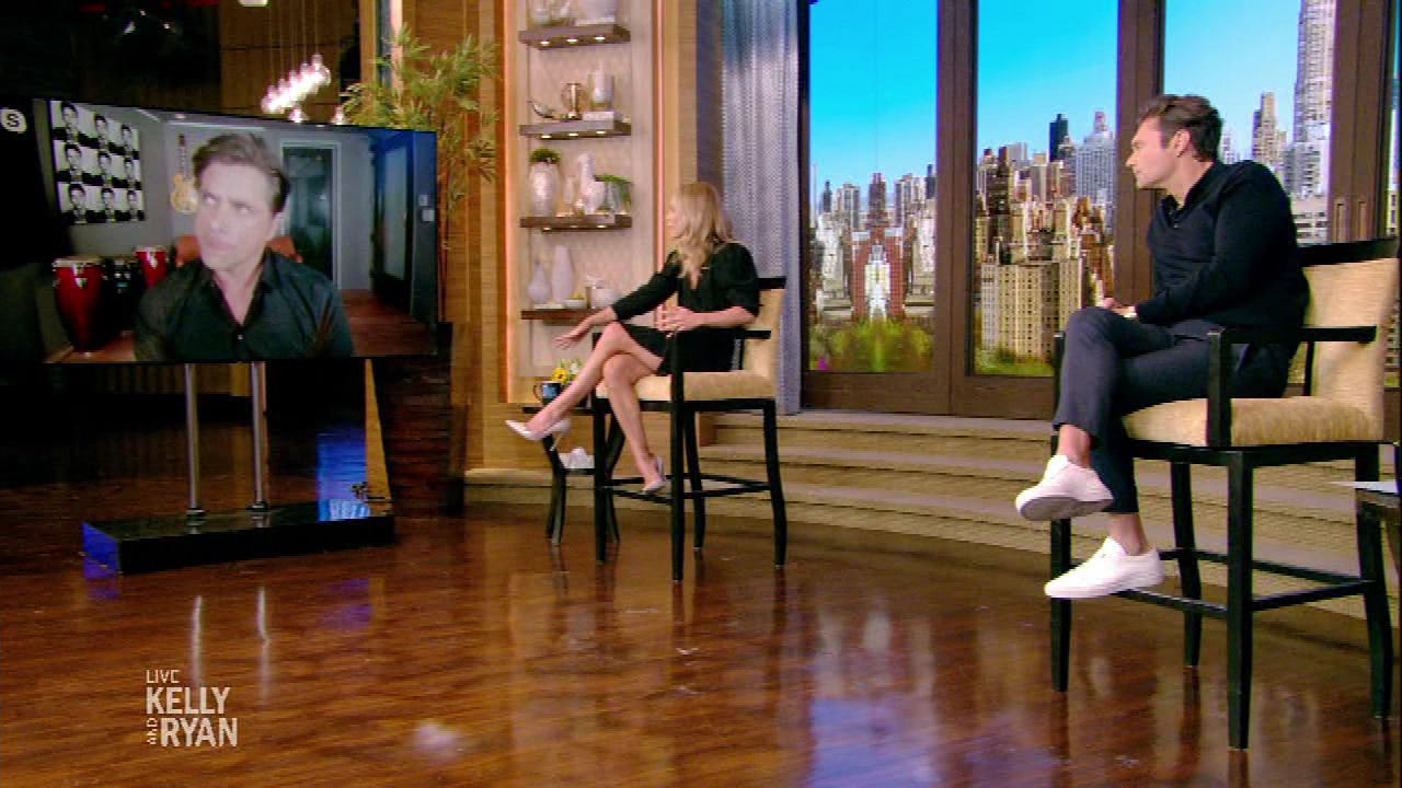 Live with Kelly and Ryan S05E155 Spring Has Sprung Week 2021-04-15-0900 (10).png