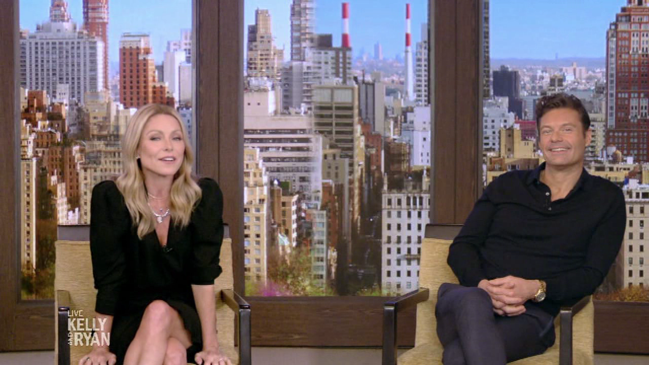 Live with Kelly and Ryan S05E155 Spring Has Sprung Week 2021-04-15-0900 (07).png