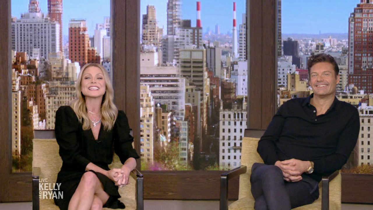 Live with Kelly and Ryan S05E155 Spring Has Sprung Week 2021-04-15-0900 (06).png