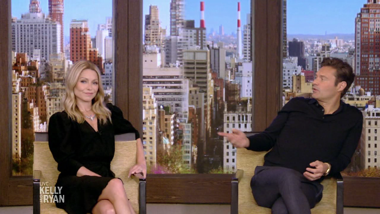 Live with Kelly and Ryan S05E155 Spring Has Sprung Week 2021-04-15-0900 (05).png