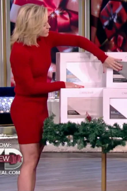 Sara Haines (11/22/2021)