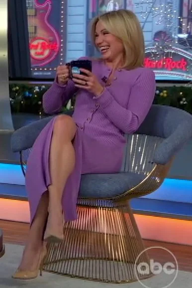 Amy Robach (12/1/2021)