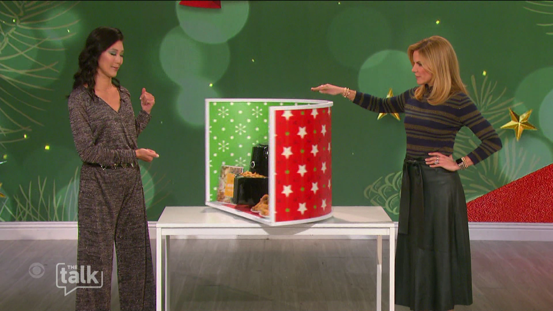 The Talk S12E56 2021-12-01-1400 (24).png