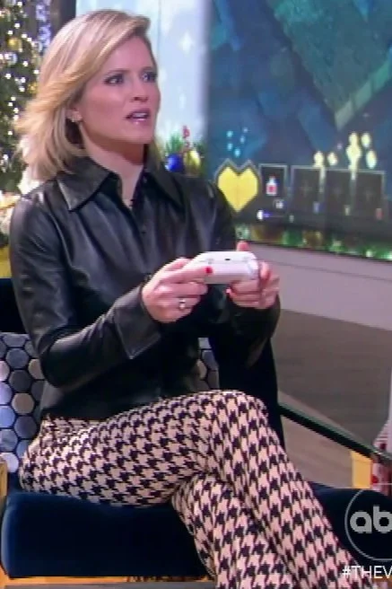 Sara Haines (12/7/2021)