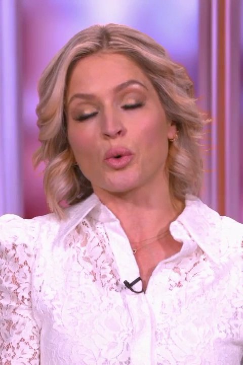 Sara Haines (1/11/2022)