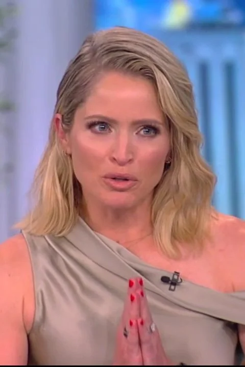 Sara Haines (5/11/2022)