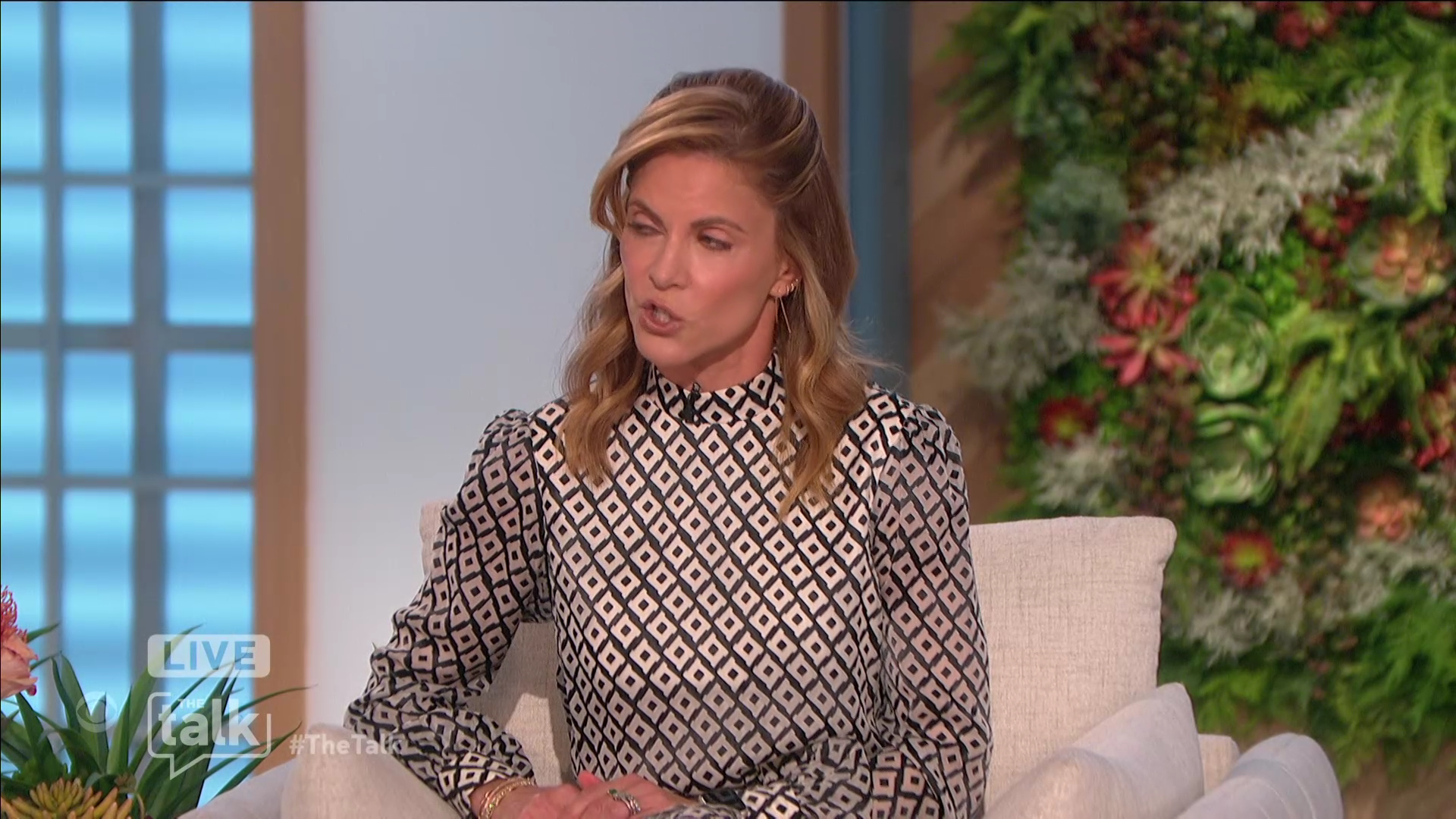 The Talk S12E149 2022-05-16-1400 (11).png