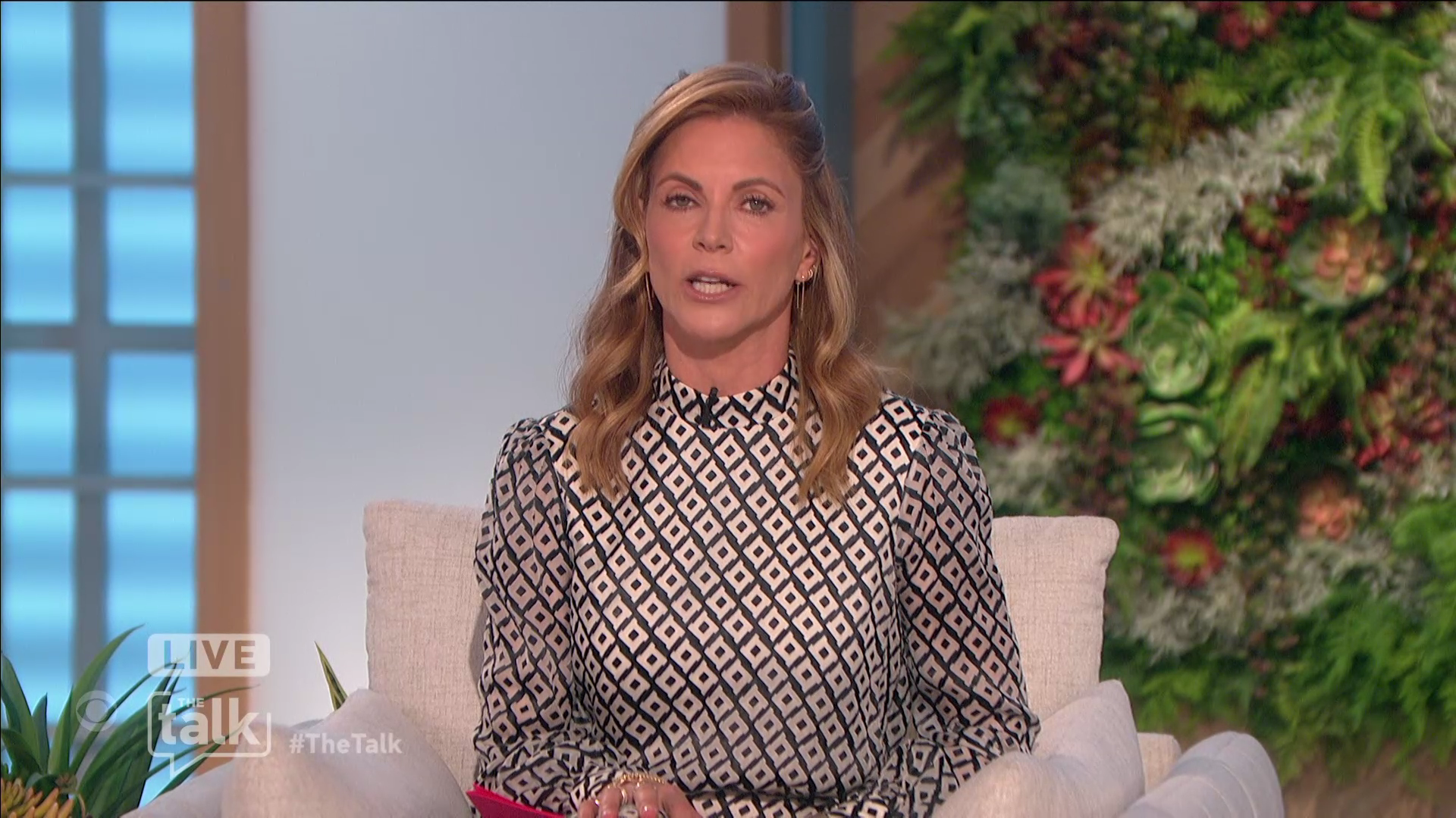 The Talk S12E149 2022-05-16-1400 (09).png