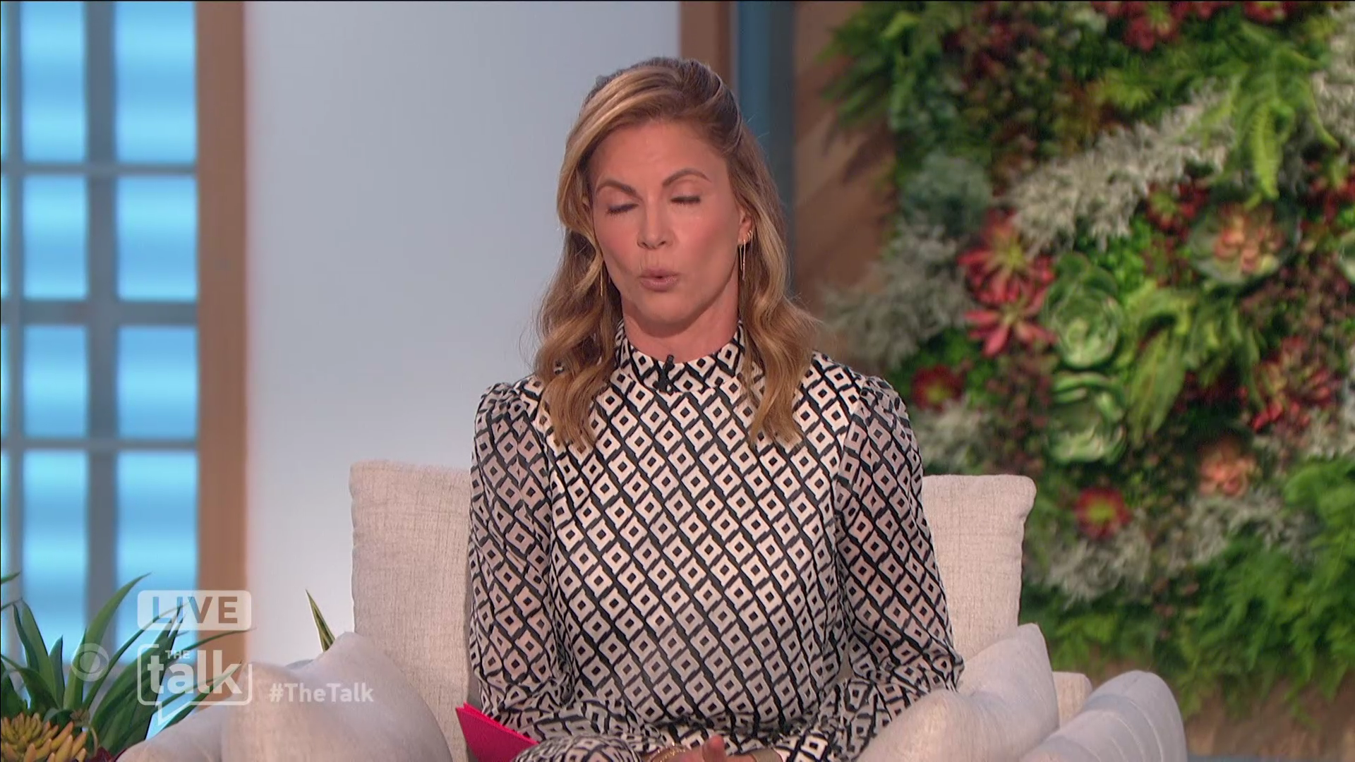 The Talk S12E149 2022-05-16-1400 (08).png