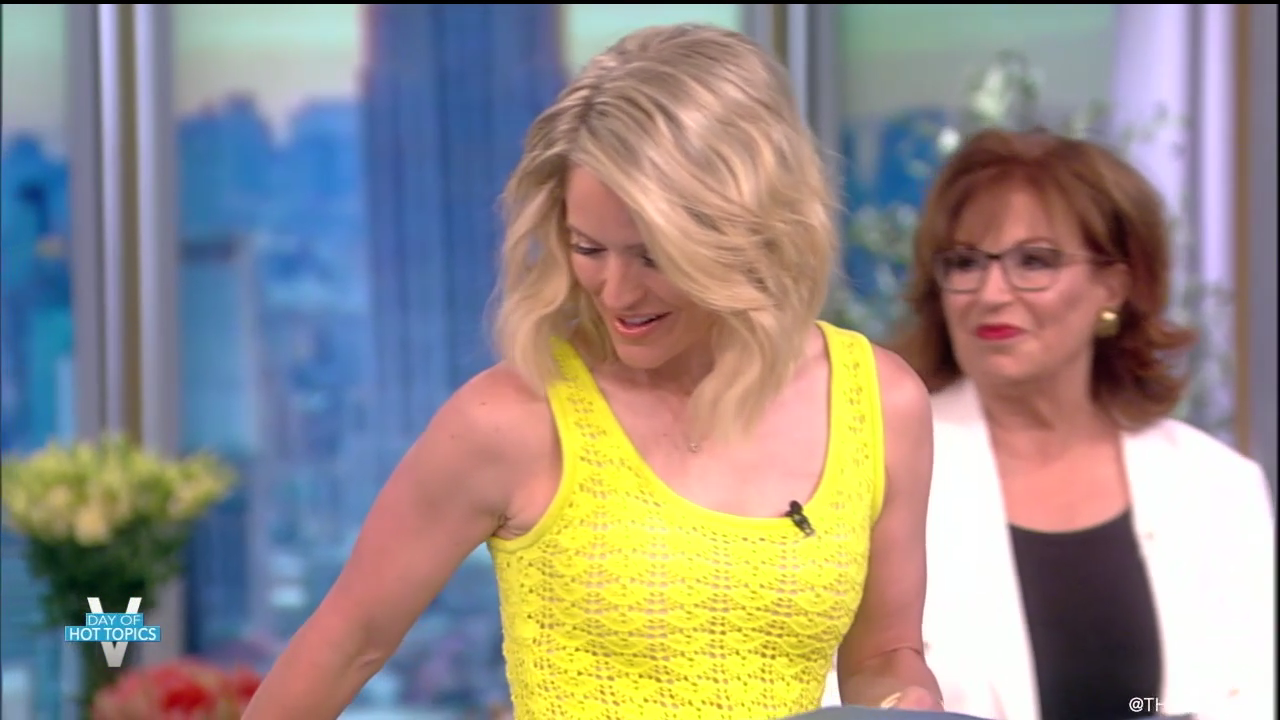 The View S25E163 2022-05-17-1100 (06).png