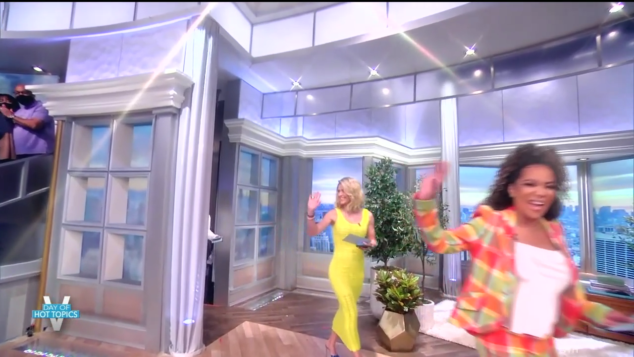 The View S25E163 2022-05-17-1100.png