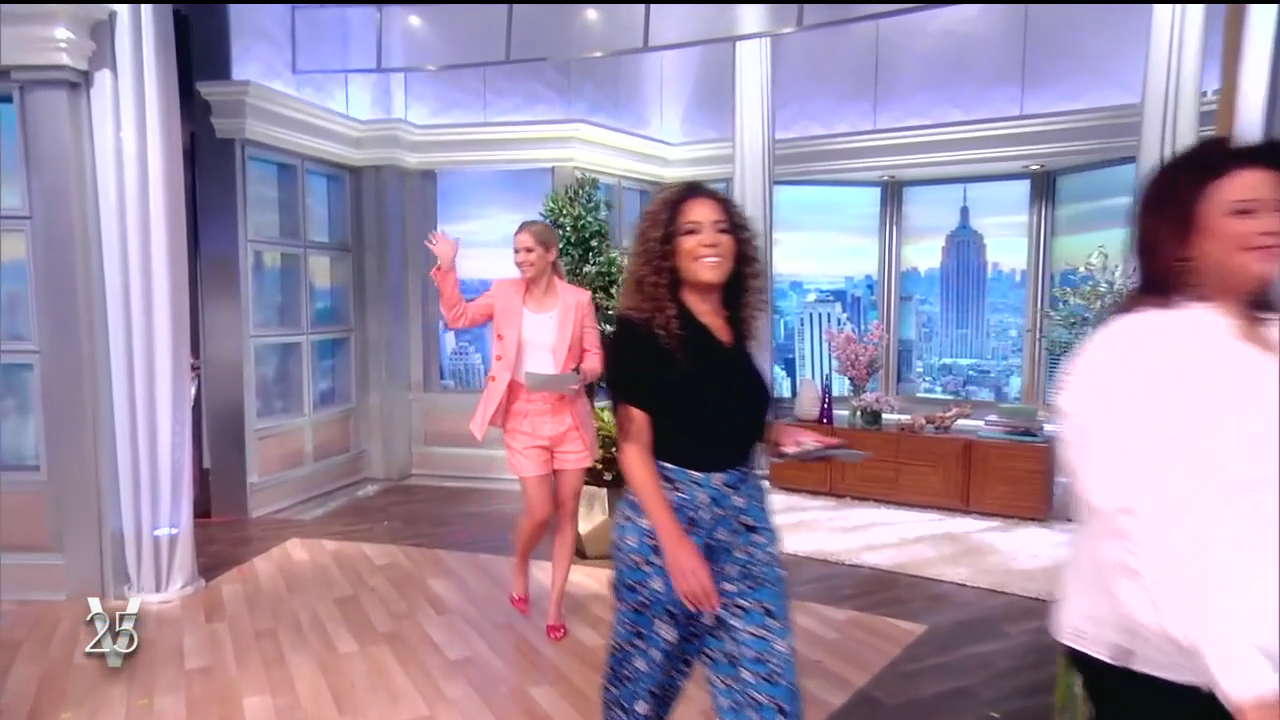 The View S25E167 2022-05-23-1100.png